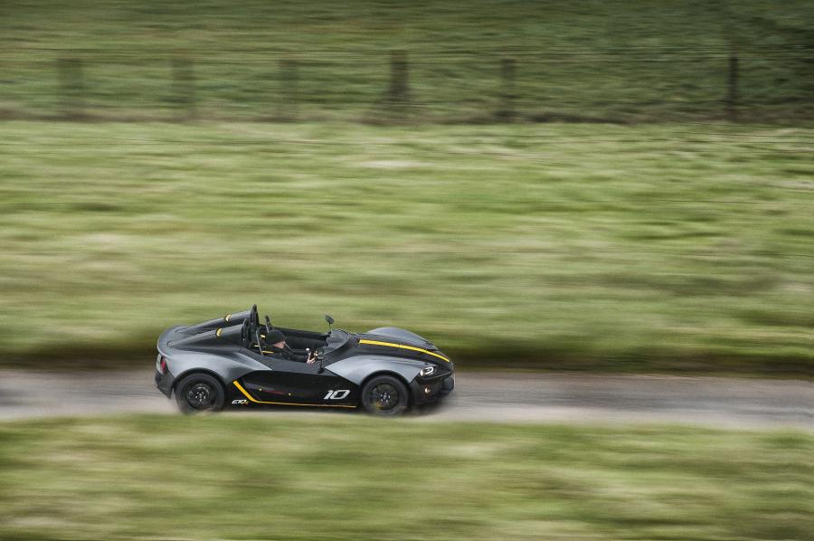 Zenos E10 R 2015 года  (фото 2 из 18)